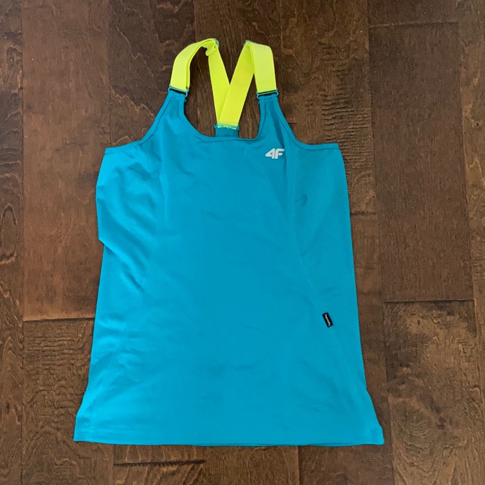 Athletic tank top